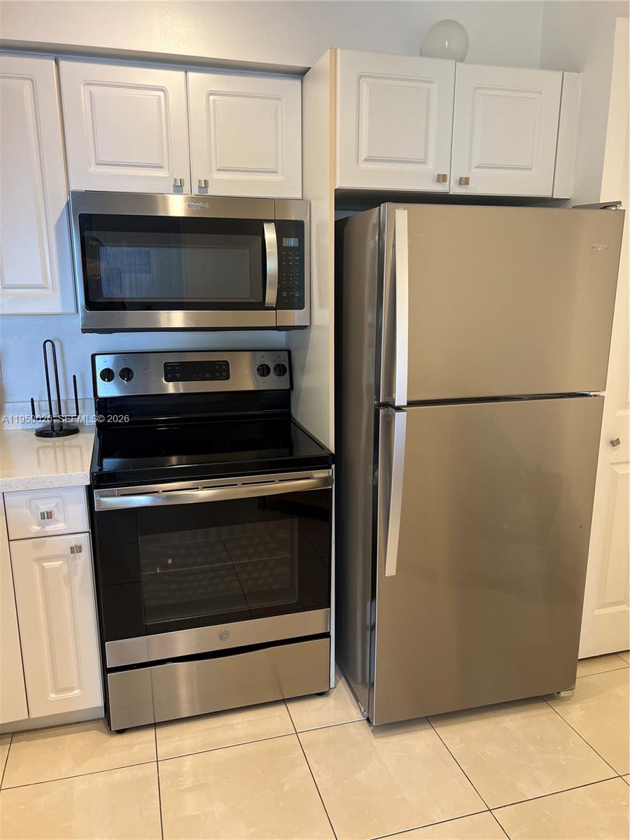 17150 North Bay Road, Unit 2504 Sunny Isles Beach, FL 33160 - Photo 7 of 82 New appliances