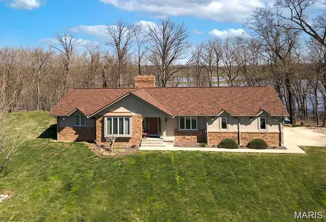$345,000 | 10675 Buckingham Court, Breese, IL 62230