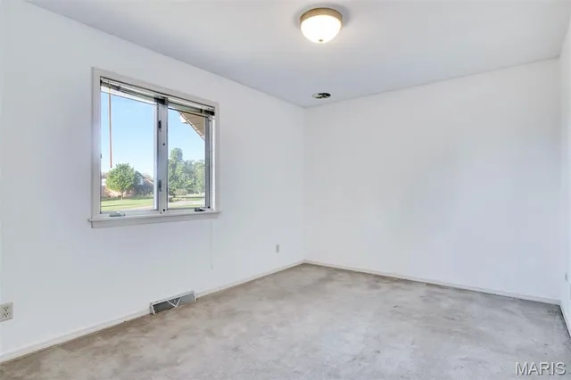 $345,000 | 10675 Buckingham Court, Breese, IL 62230