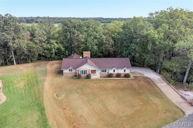 $345,000 | 10675 Buckingham Court, Breese, IL 62230