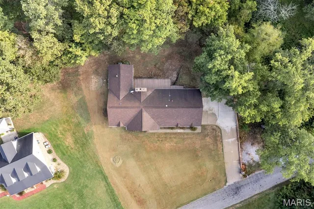 $345,000 | 10675 Buckingham Court, Breese, IL 62230