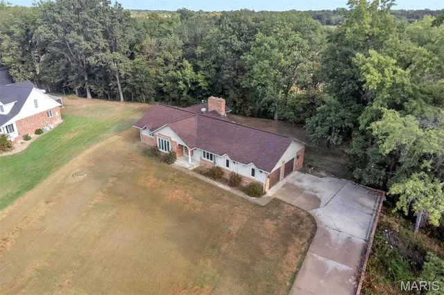 $345,000 | 10675 Buckingham Court, Breese, IL 62230