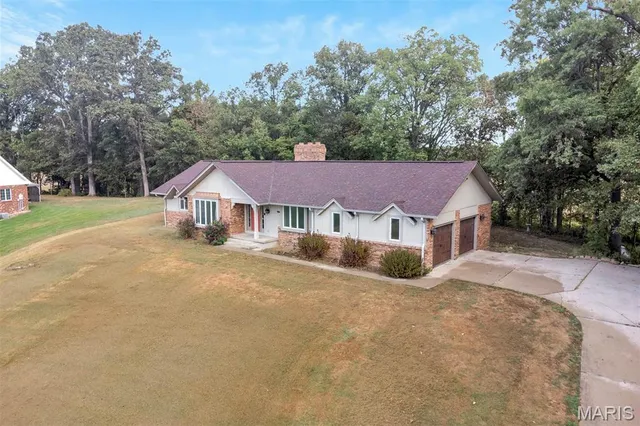 $345,000 | 10675 Buckingham Court, Breese, IL 62230