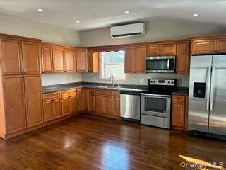 $2,600 | 204 Vanderbilt Avenue, Brentwood, NY 11717