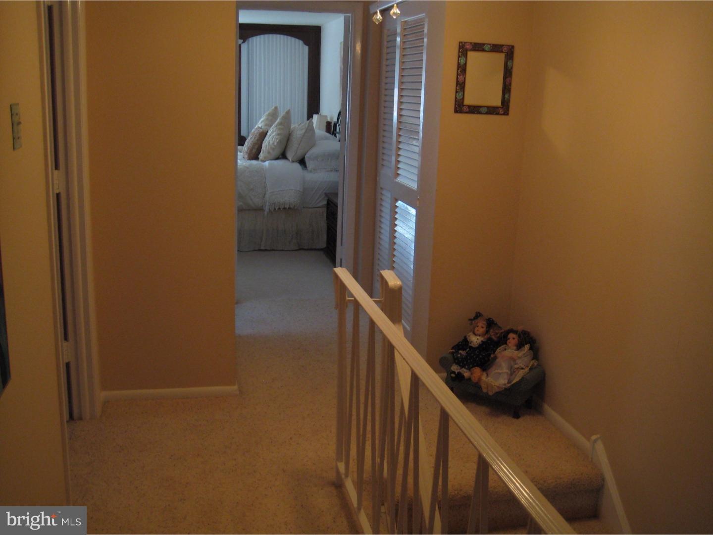 8514 Bridle Road Philadelphia, PA 19111 - Photo 14 of 23 Hallway