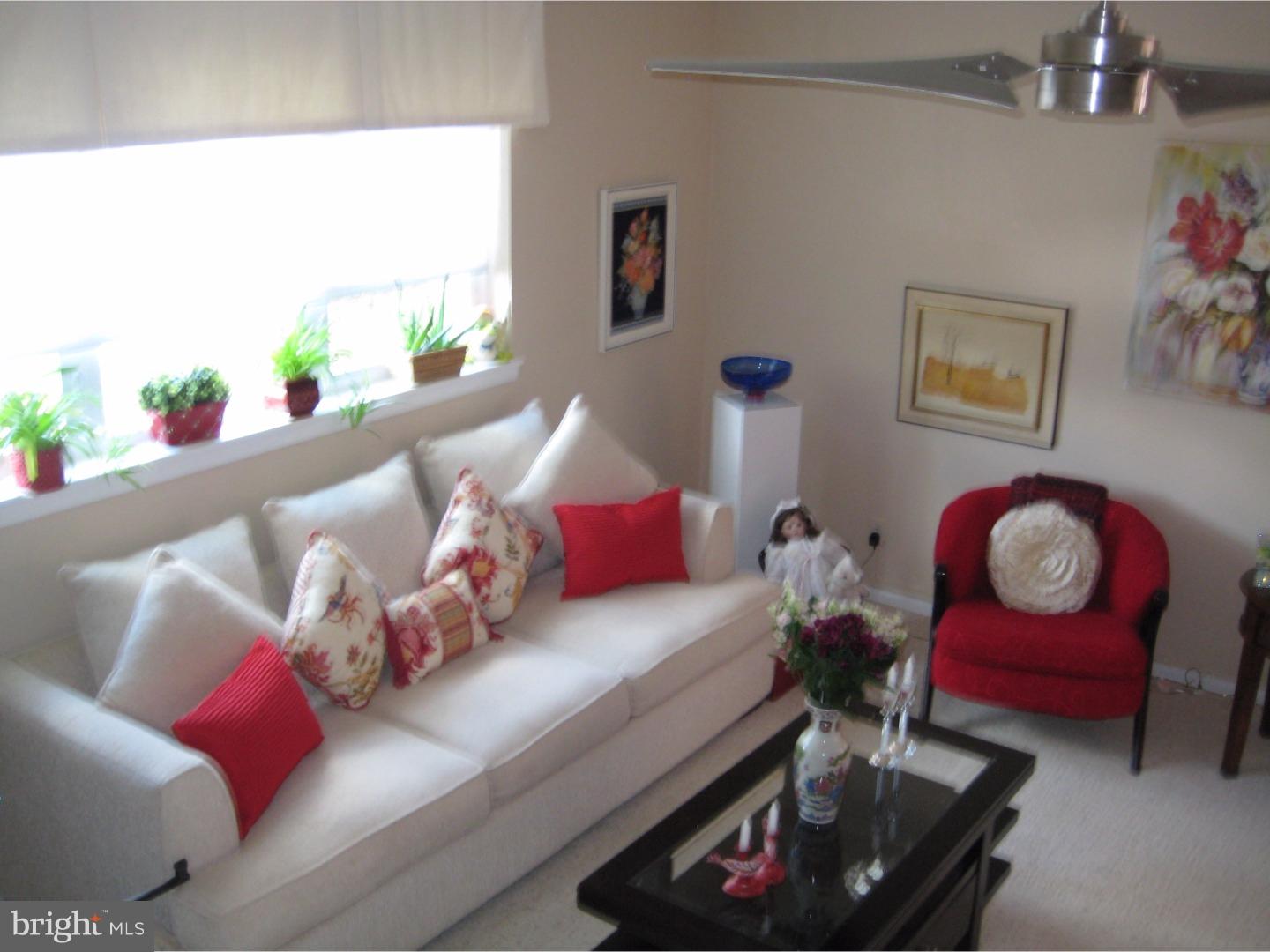 8514 Bridle Road Philadelphia, PA 19111 - Photo 4 of 23 Living Room
