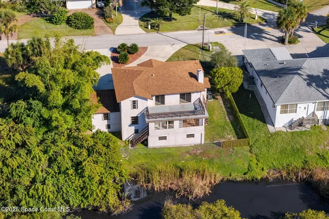 an aerial view of a house with yard swimming pool and outdoor seating