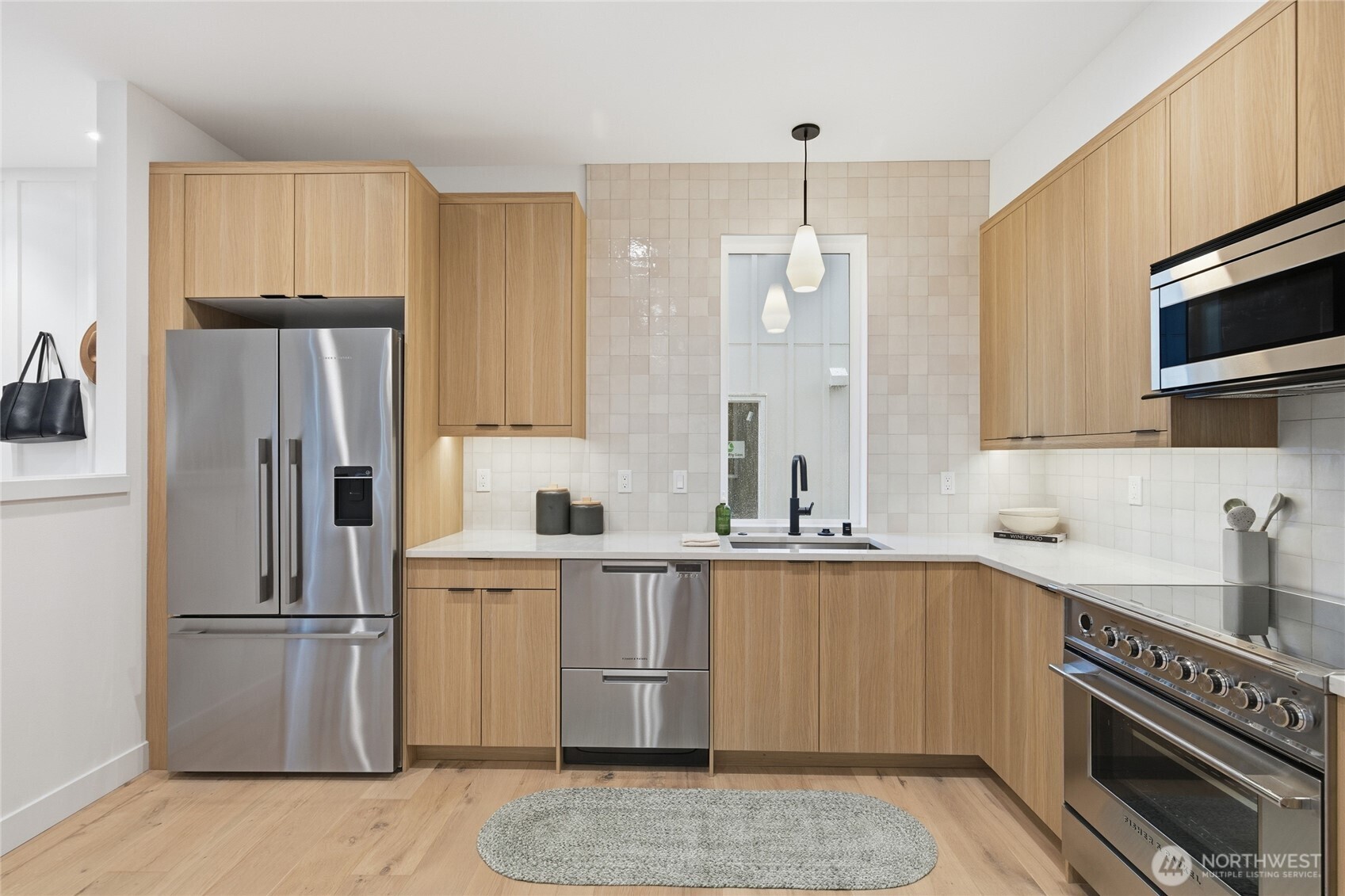 6515 19th Avenue Northwest Seattle, WA 98117 - Photo 4 of 33