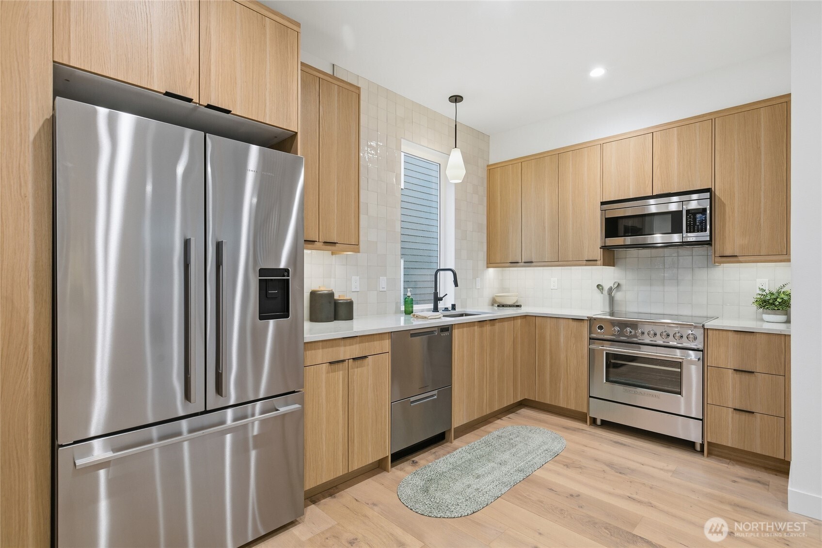 6515 19th Avenue Northwest Seattle, WA 98117 - Photo 5 of 33