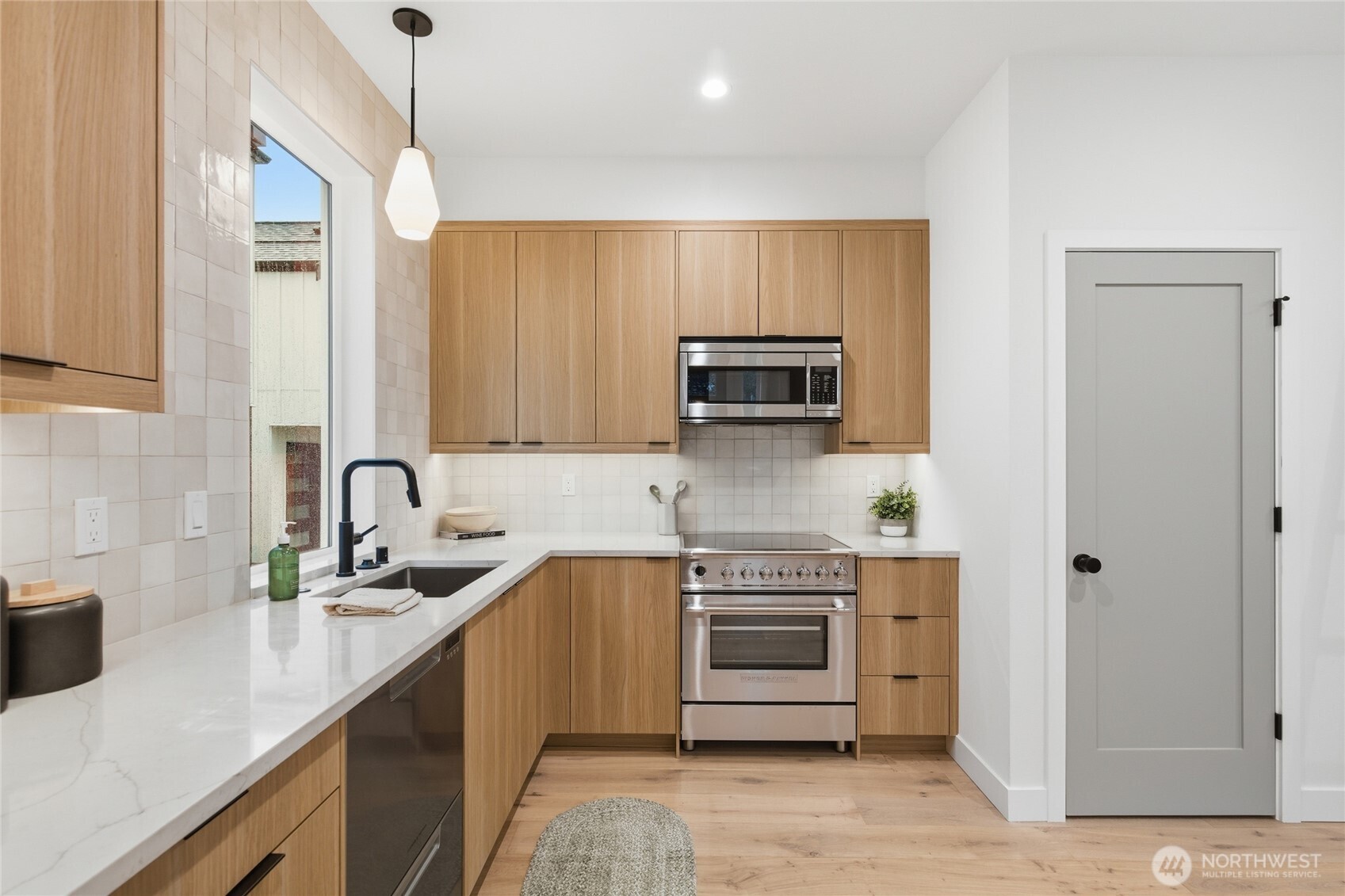 6515 19th Avenue Northwest Seattle, WA 98117 - Photo 6 of 33