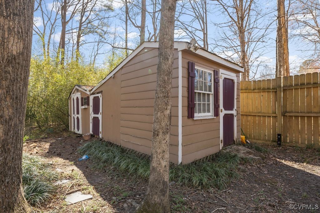 11041 Moravia Road Midlothian, VA 23112 - Photo 27 of 38 a backyard of a house with lots of green space
