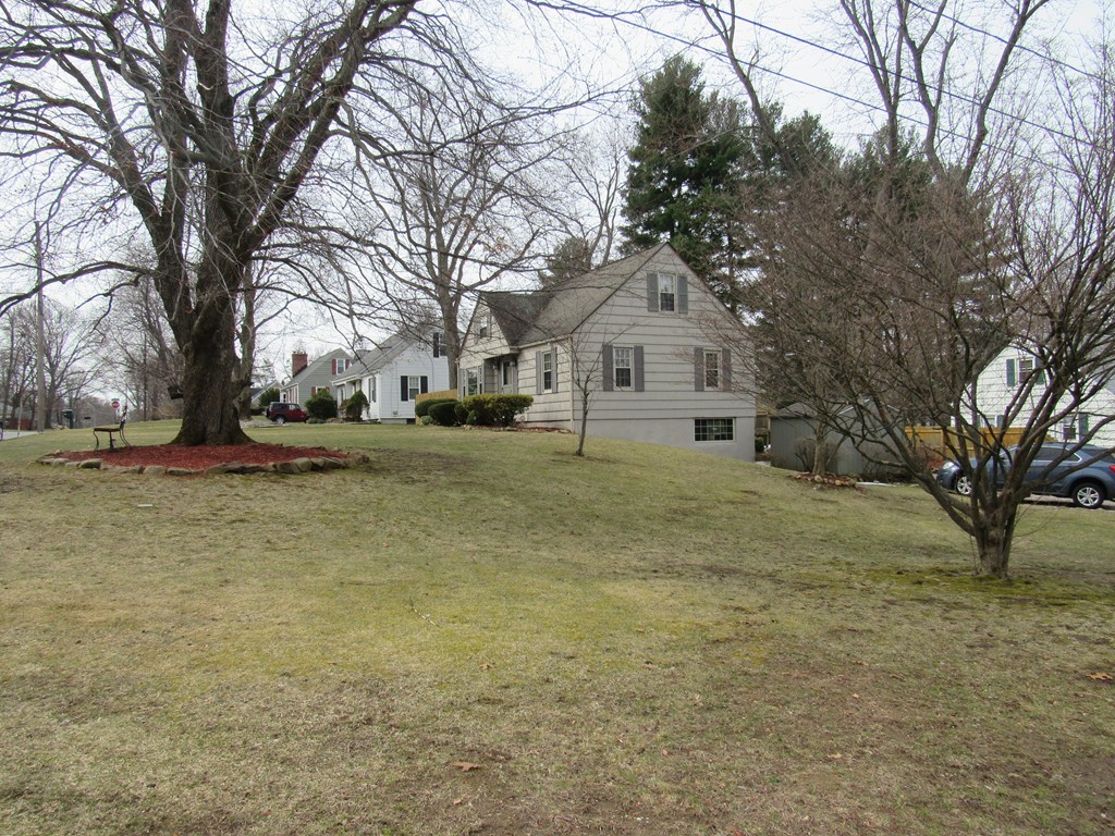 90 Bolton Street Springfield, MA 01119 - Photo 3 of 28