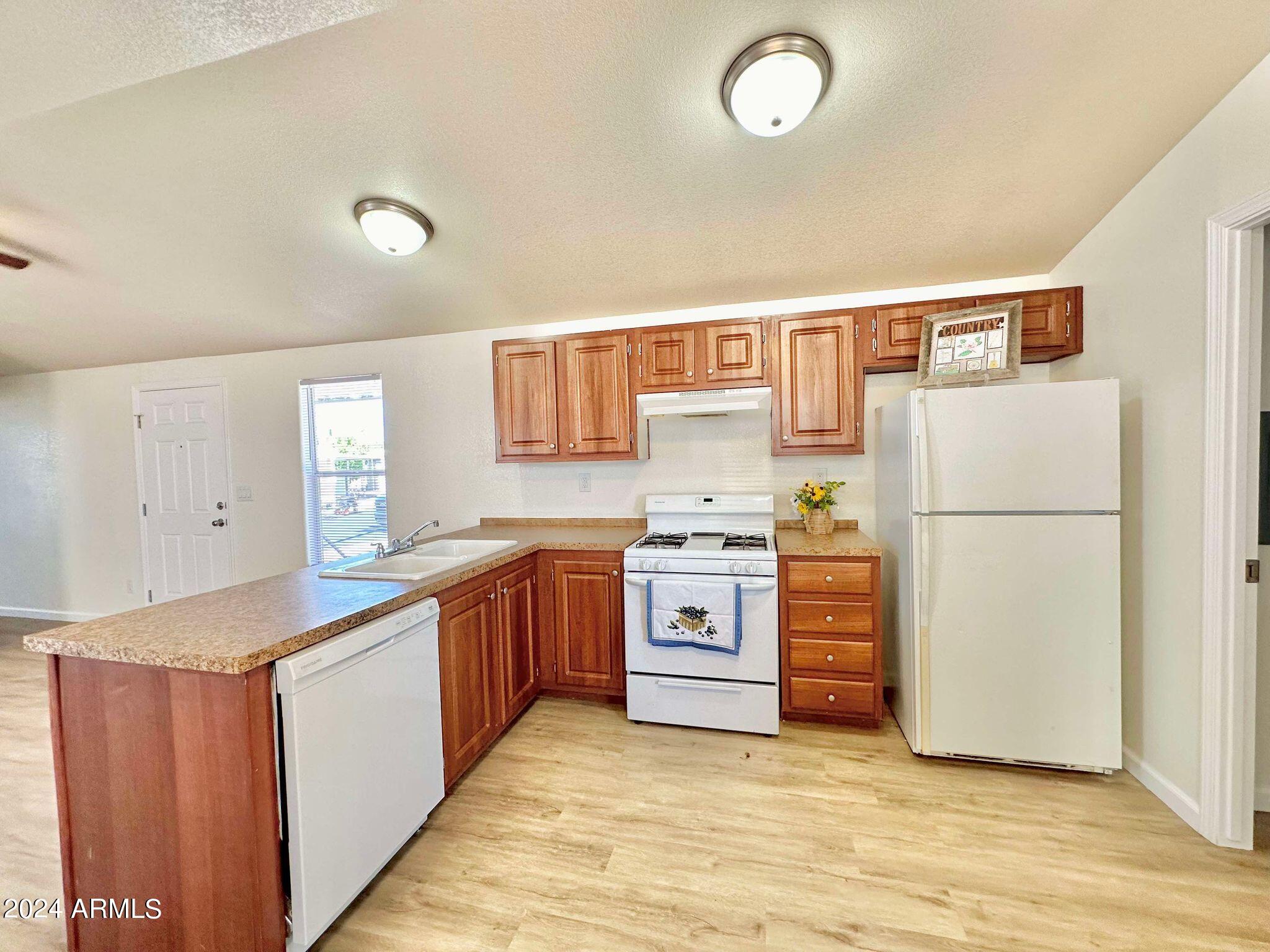 303 South Recker Road, Unit 134 Mesa, AZ 85206 - Photo 10 of 24 Kitchen
