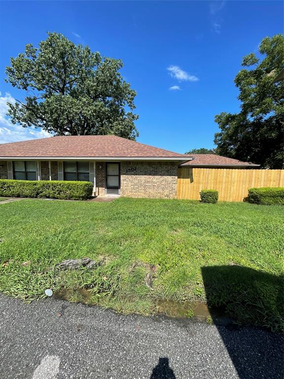 1501 West Houston Denison, TX 75021 - Photo 1 of 6