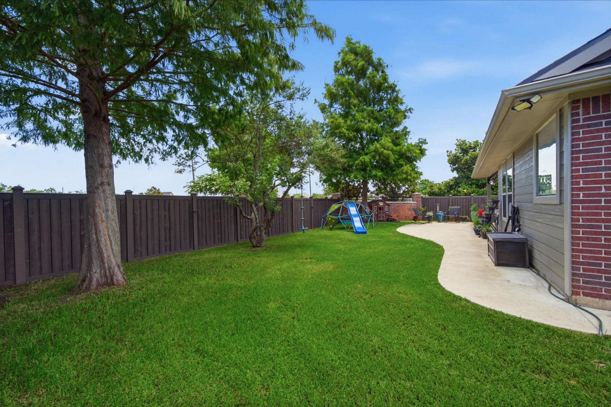 8911 Henrico Lane Rosenberg, TX 77469 - Photo 33 of 45 a view of a garden with patio