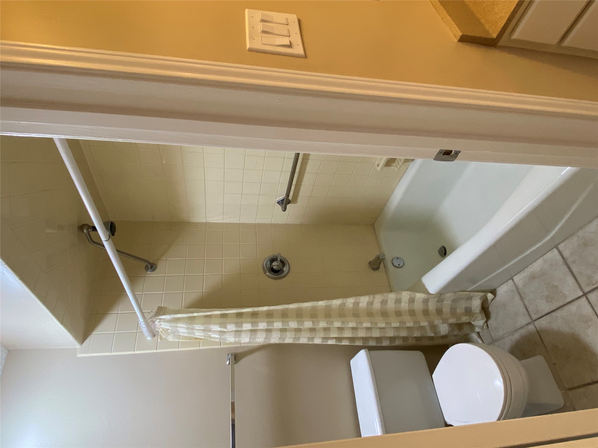 7922 Ridgeline North Austin, TX 78759 - Photo 22 of 31 Master Bathroom