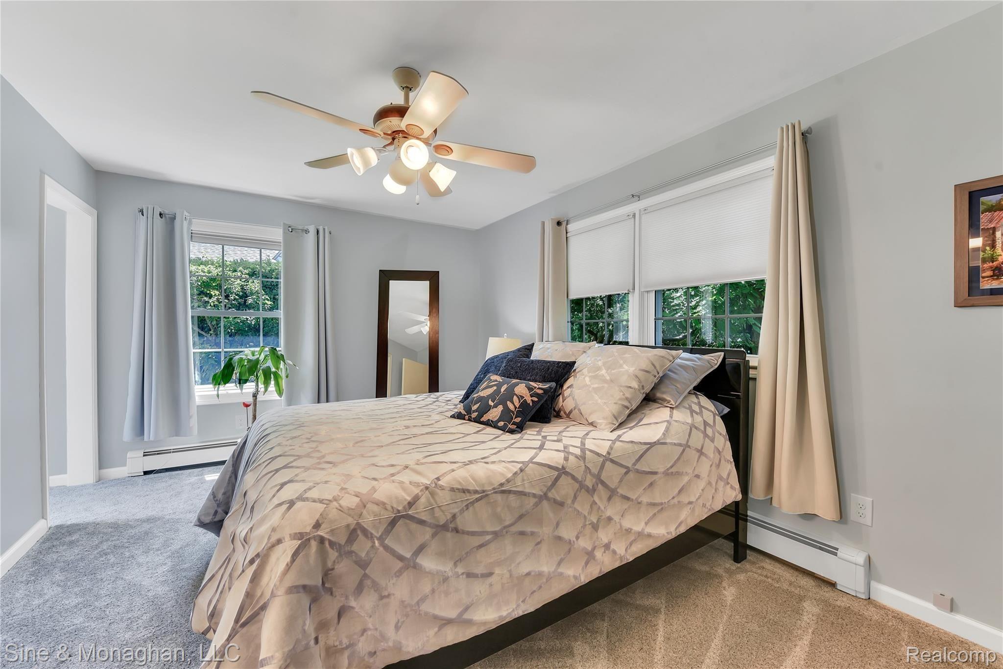 927 North Renaud Road Grosse Pointe, MI 48236 - Photo 12 of 36 927 Renaud - HD Drone Photography-33.jpg
