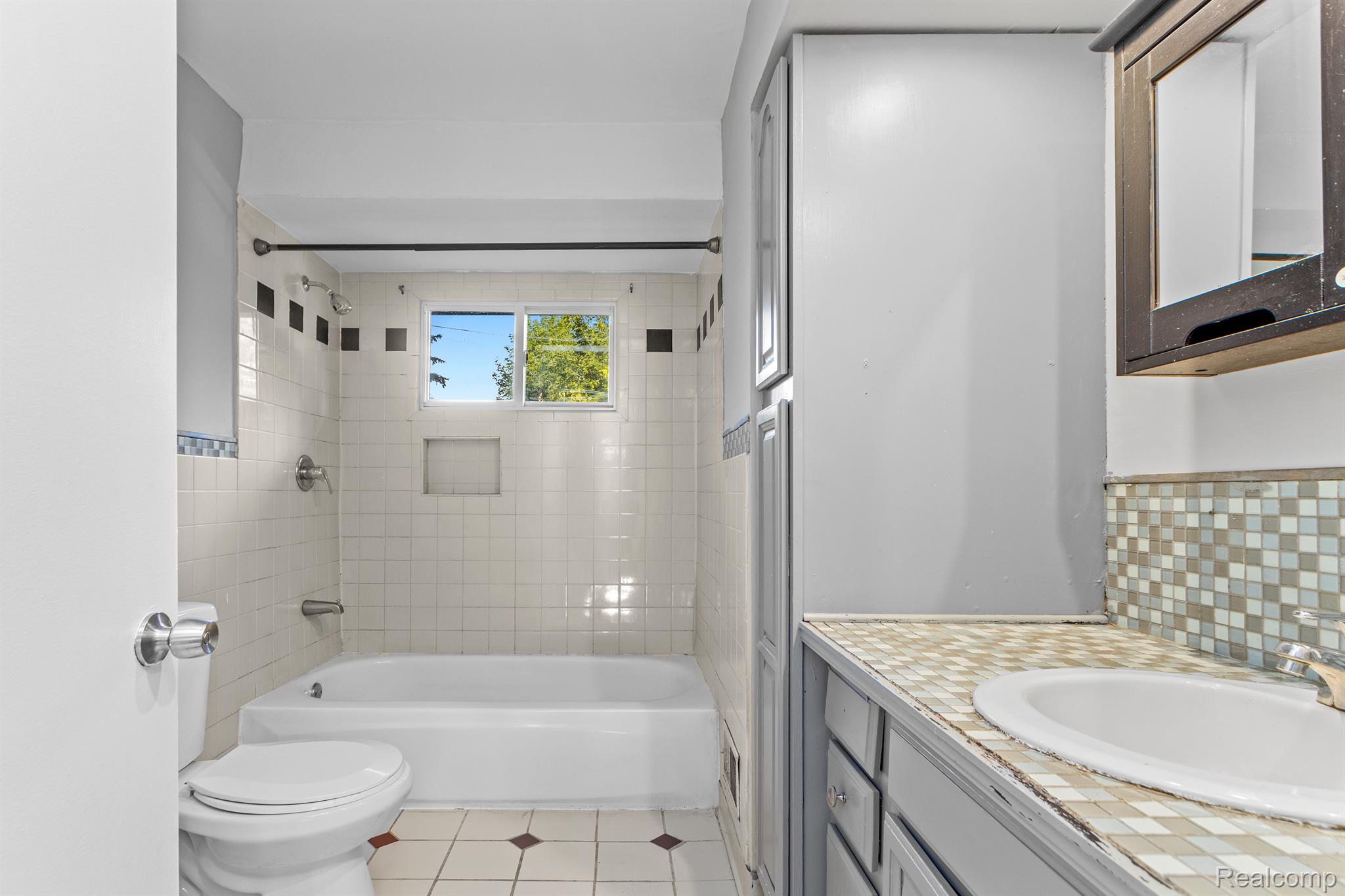211 Bert Lane Inkster, MI 48141 - Photo 14 of 27 Gallery Image 14