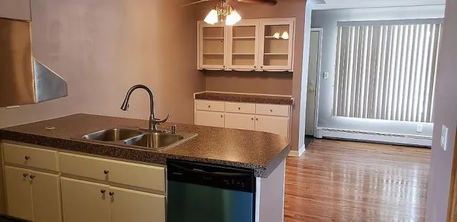 $77,000 | 995 North Cass Lake Road, Unit 221, Waterford, MI 48328