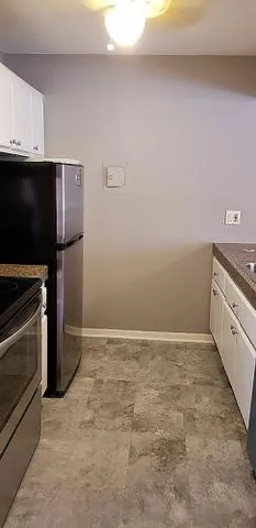 $77,000 | 995 North Cass Lake Road, Unit 221, Waterford, MI 48328