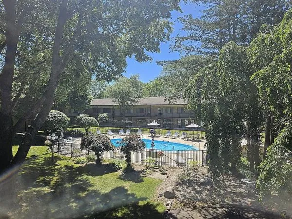 $77,000 | 995 North Cass Lake Road, Unit 221, Waterford, MI 48328