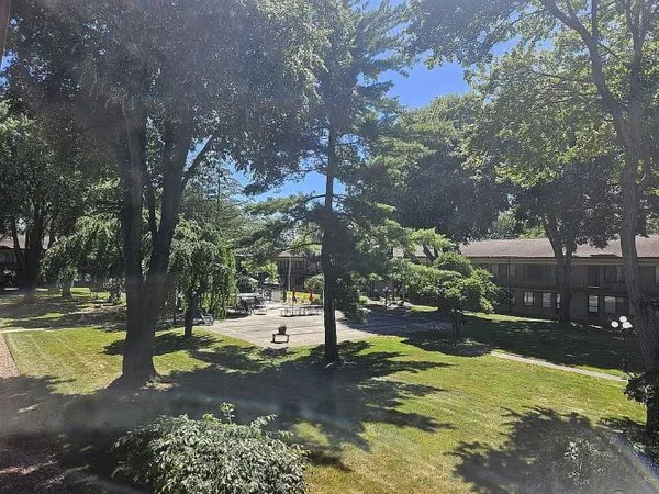 $77,000 | 995 North Cass Lake Road, Unit 221, Waterford, MI 48328