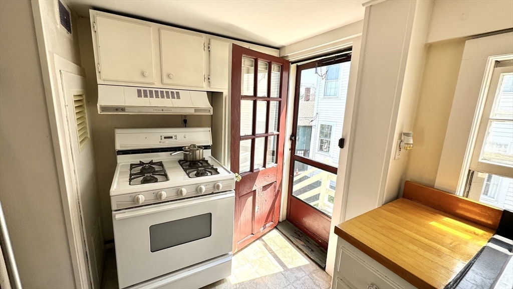 1 Washington Street, Unit 1 Marblehead, MA 01945 - Photo 4 of 6