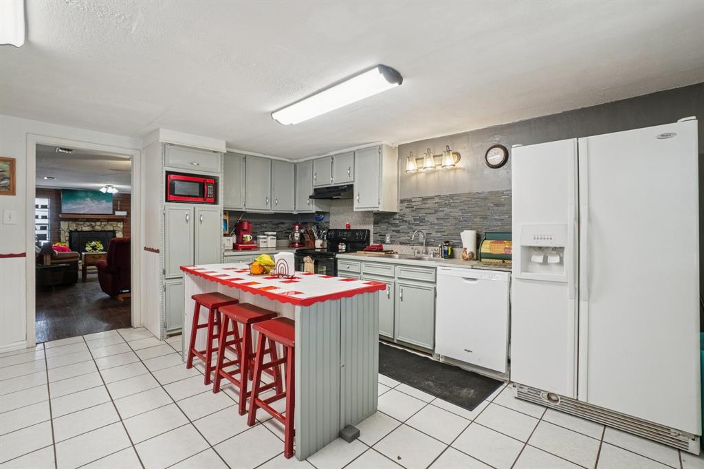 203 Walker Bend Road Weatherford, TX 76088 - Photo 14 of 40