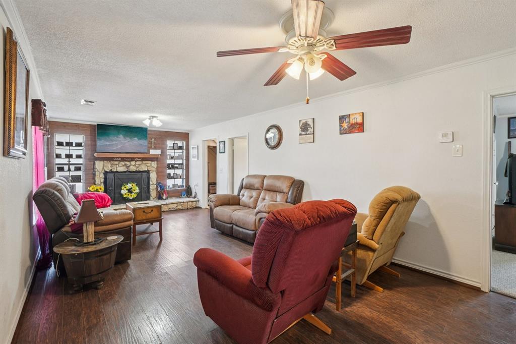 203 Walker Bend Road Weatherford, TX 76088 - Photo 5 of 40