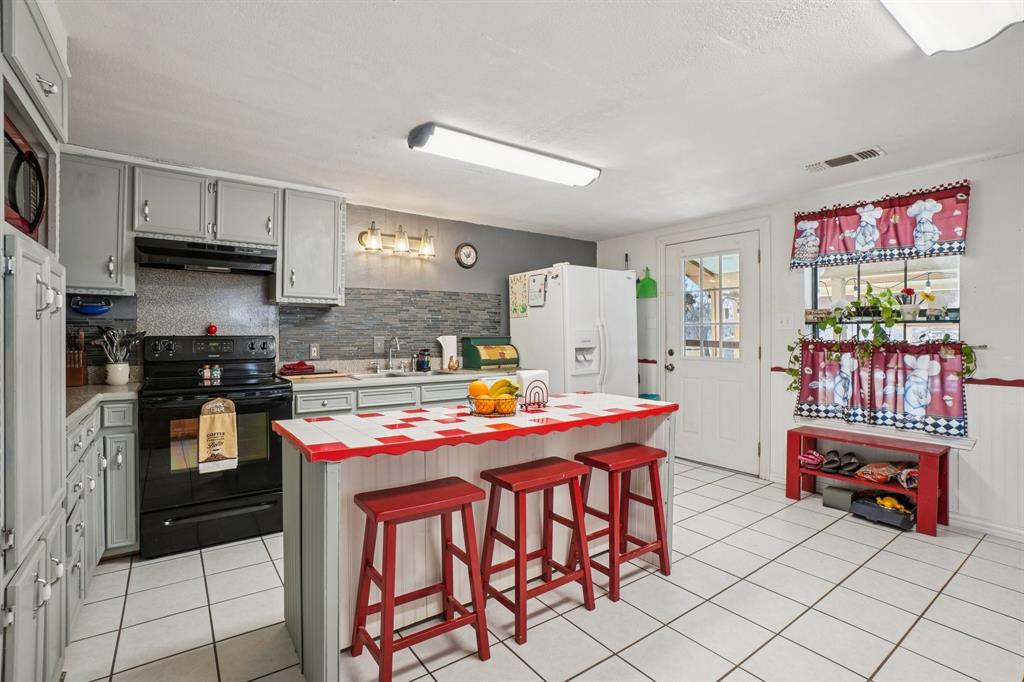 203 Walker Bend Road Weatherford, TX 76088 - Photo 9 of 40