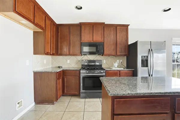 $2,550 | 6802 Claire Brook Drive, Richmond, TX 77407
