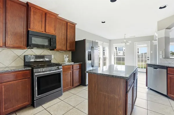 $2,550 | 6802 Claire Brook Drive, Richmond, TX 77407