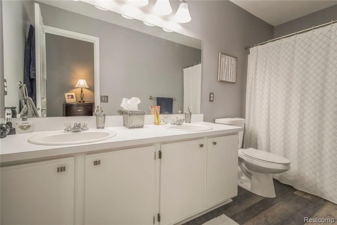 628 Ridgecrest Street Fenton, MI 48430 - Photo 15 of 30 15.jpg