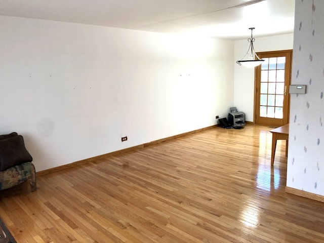 922 North Rohlwing Road Palatine, IL 60074 - Photo 2 of 10 Gallery Image 2