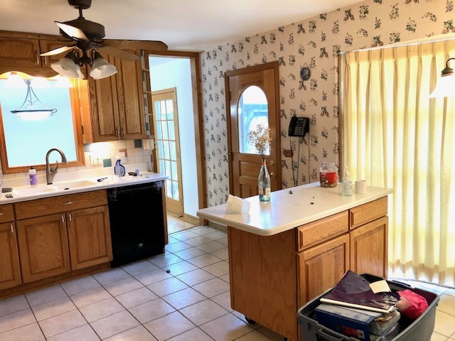 922 North Rohlwing Road Palatine, IL 60074 - Photo 4 of 10 Gallery Image 4
