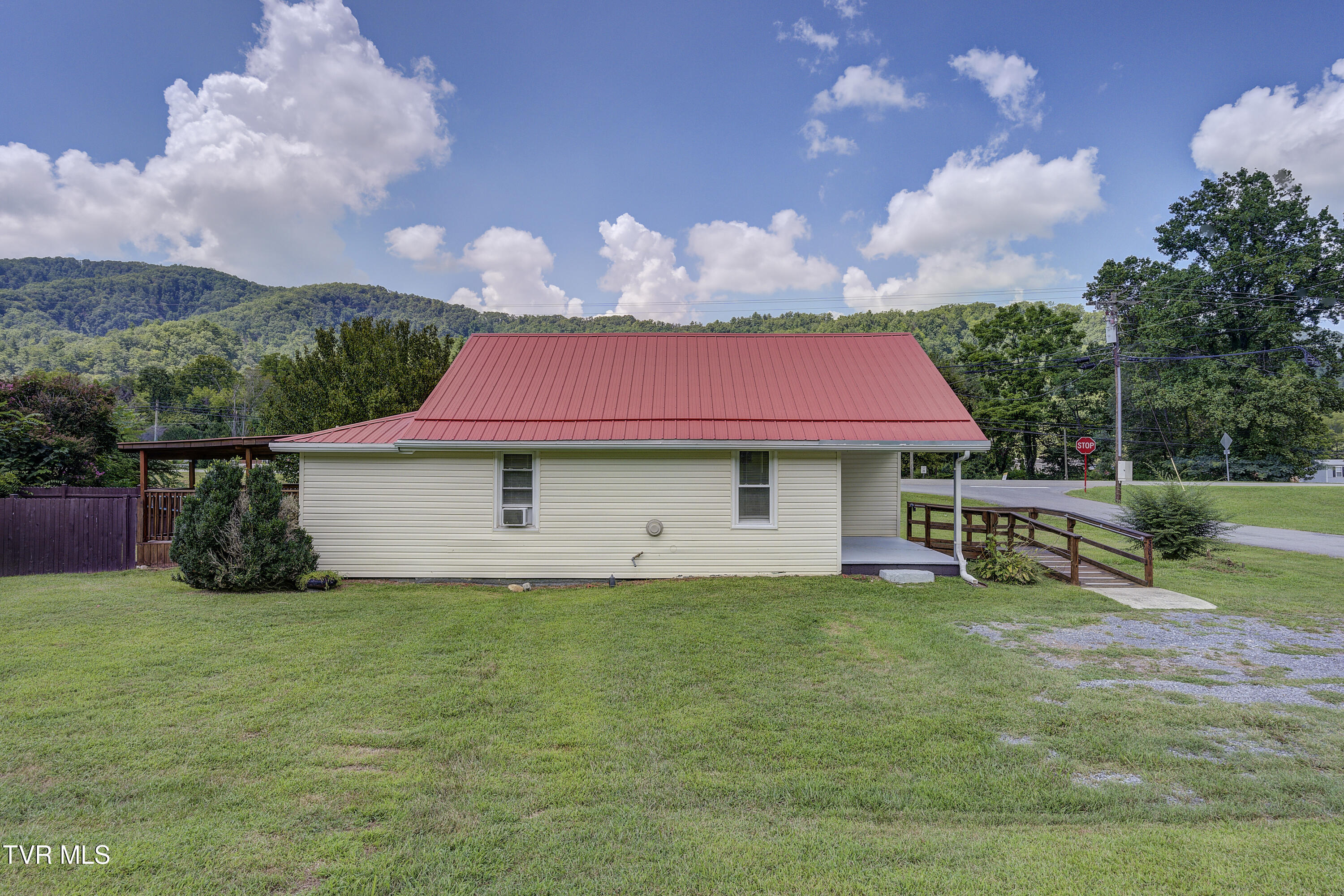 3200 Temple Hill Road Erwin, TN 37650 - Photo 5 of 34 Temple-32