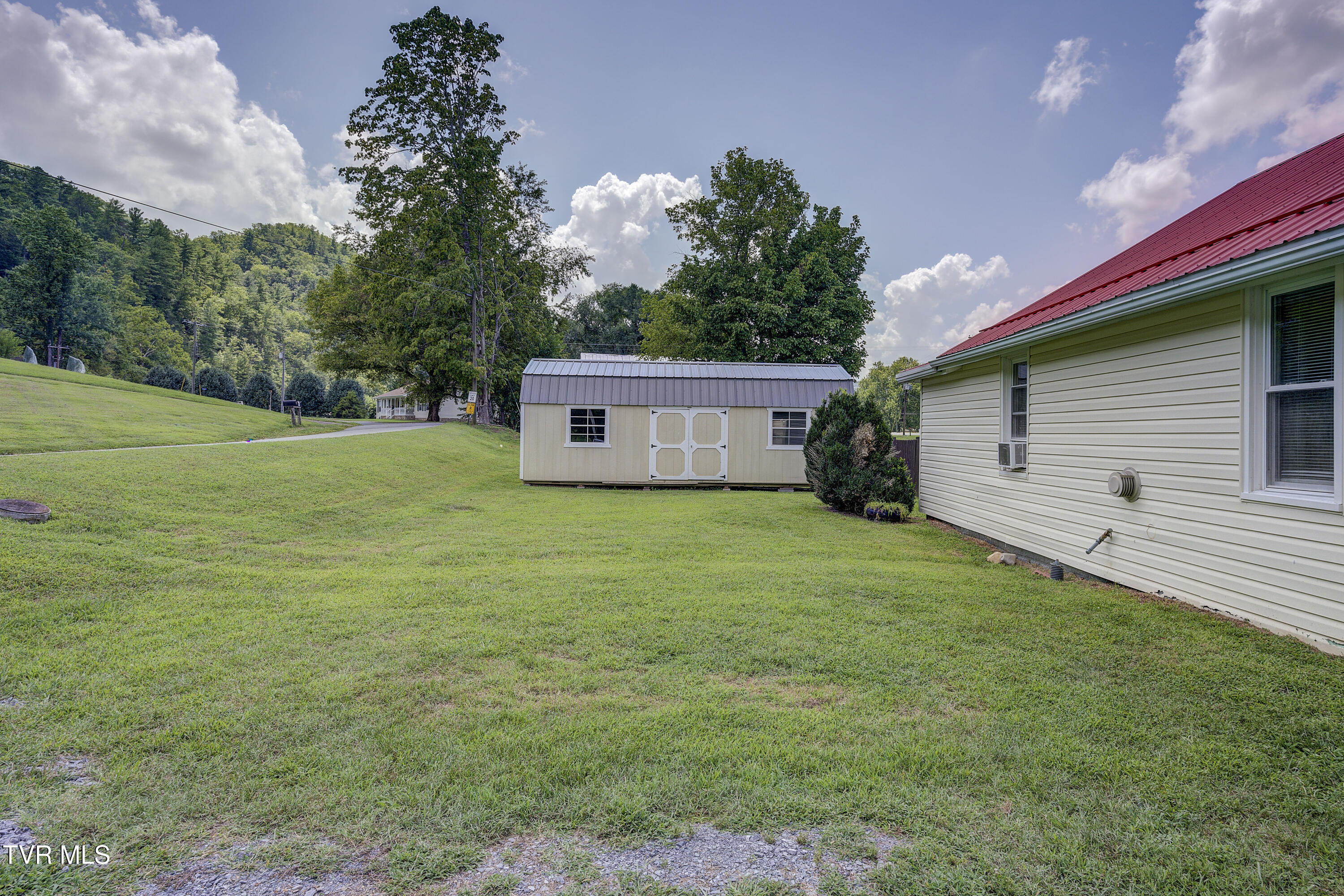 3200 Temple Hill Road Erwin, TN 37650 - Photo 6 of 34 Temple-29