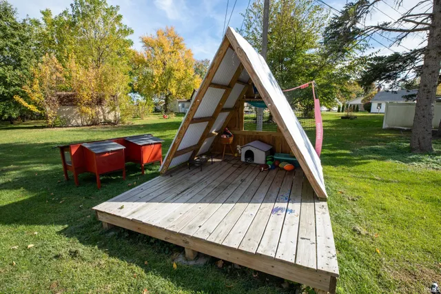 $299,000 | 606 North Thayer Street, Bourbon, IN 46504