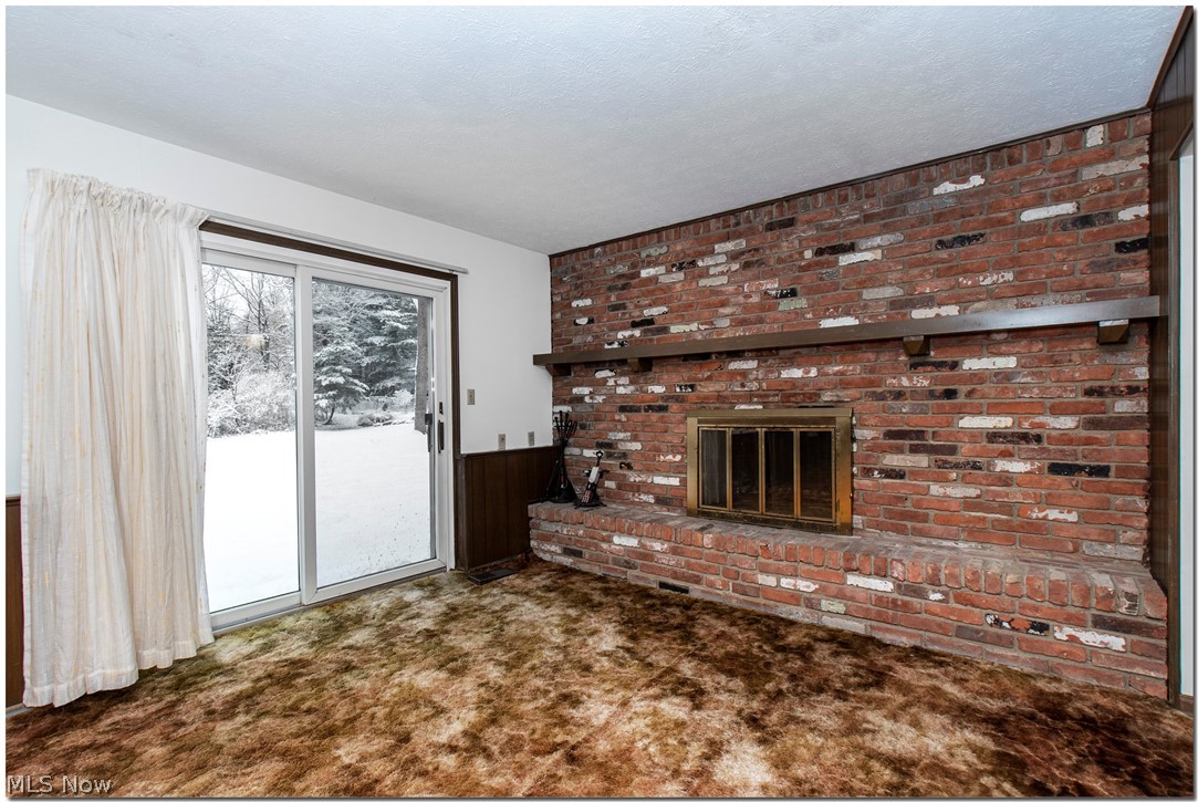 7212 Kingsview Road Northfield, OH 44067 - Photo 13 of 33 Family room WB firepalce