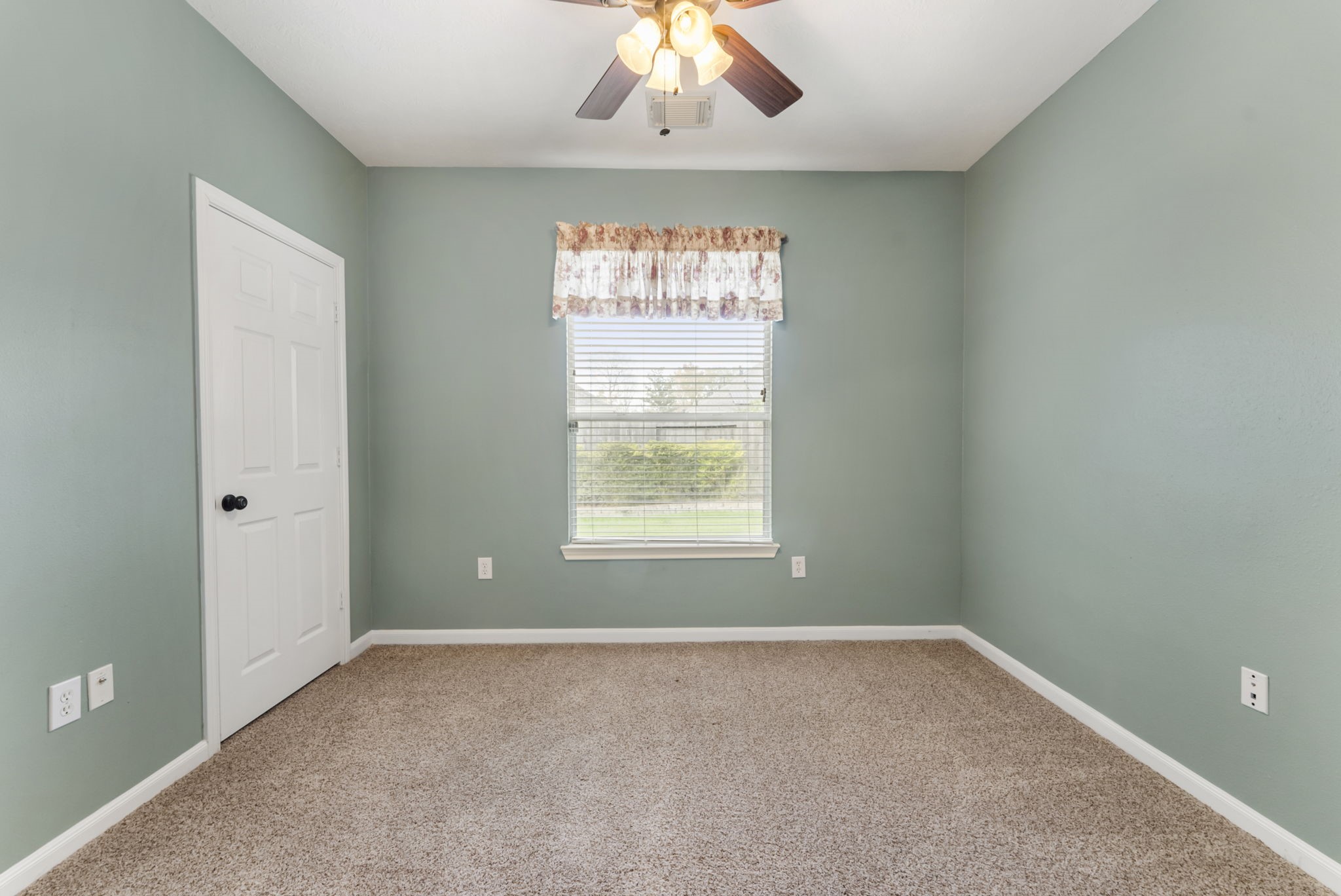 11 South Bendrook Loop Conroe, TX 77384 - Photo 15 of 27 an empty room with a window