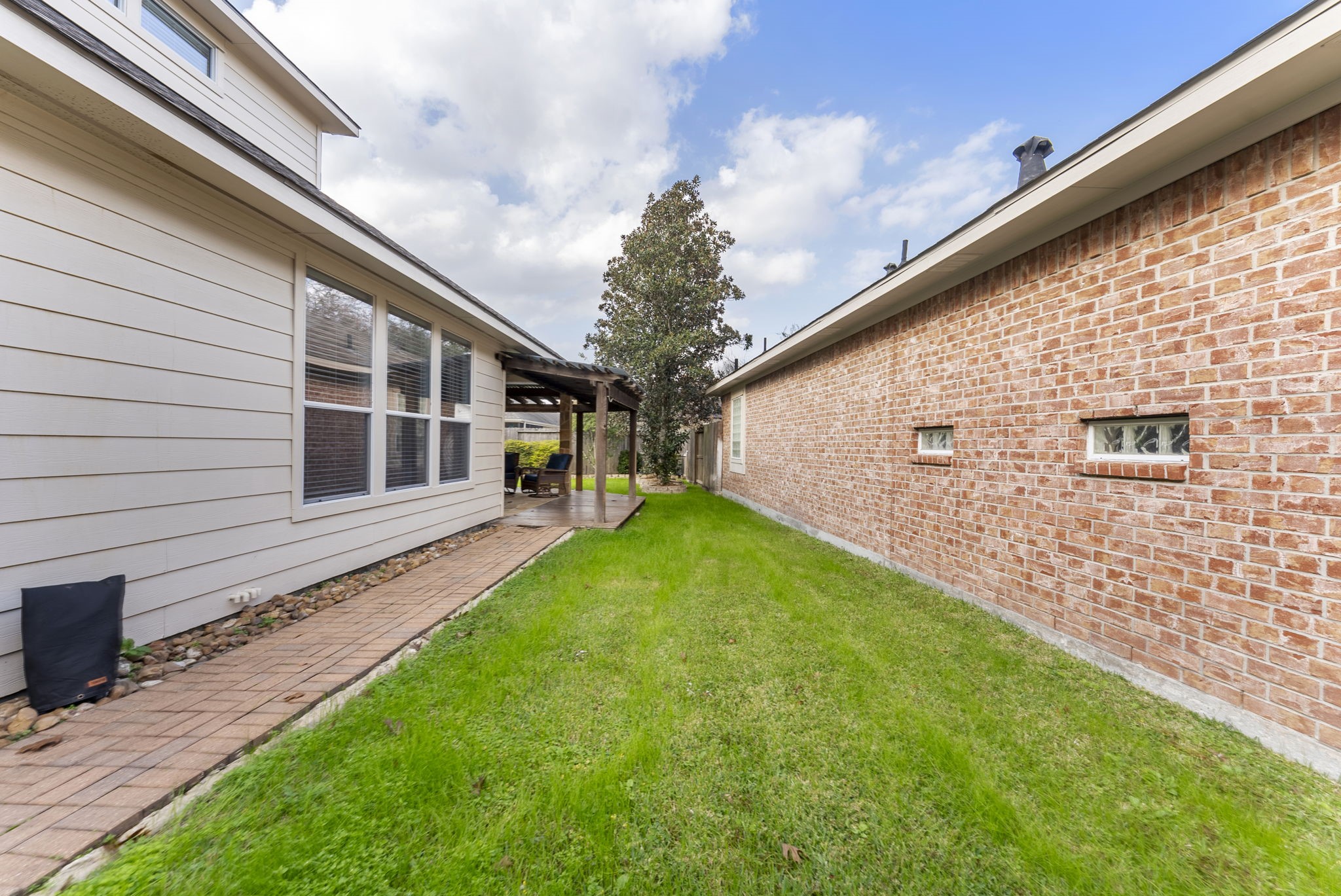 11 South Bendrook Loop Conroe, TX 77384 - Photo 23 of 27 a backyard of a house with lots of green space