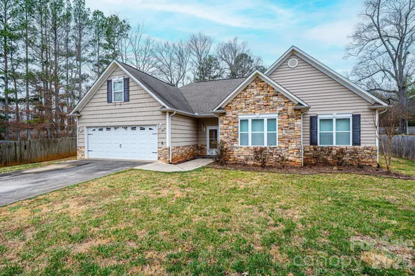 $385,000 | 1825 Plaza Drive, Hickory, NC 28602