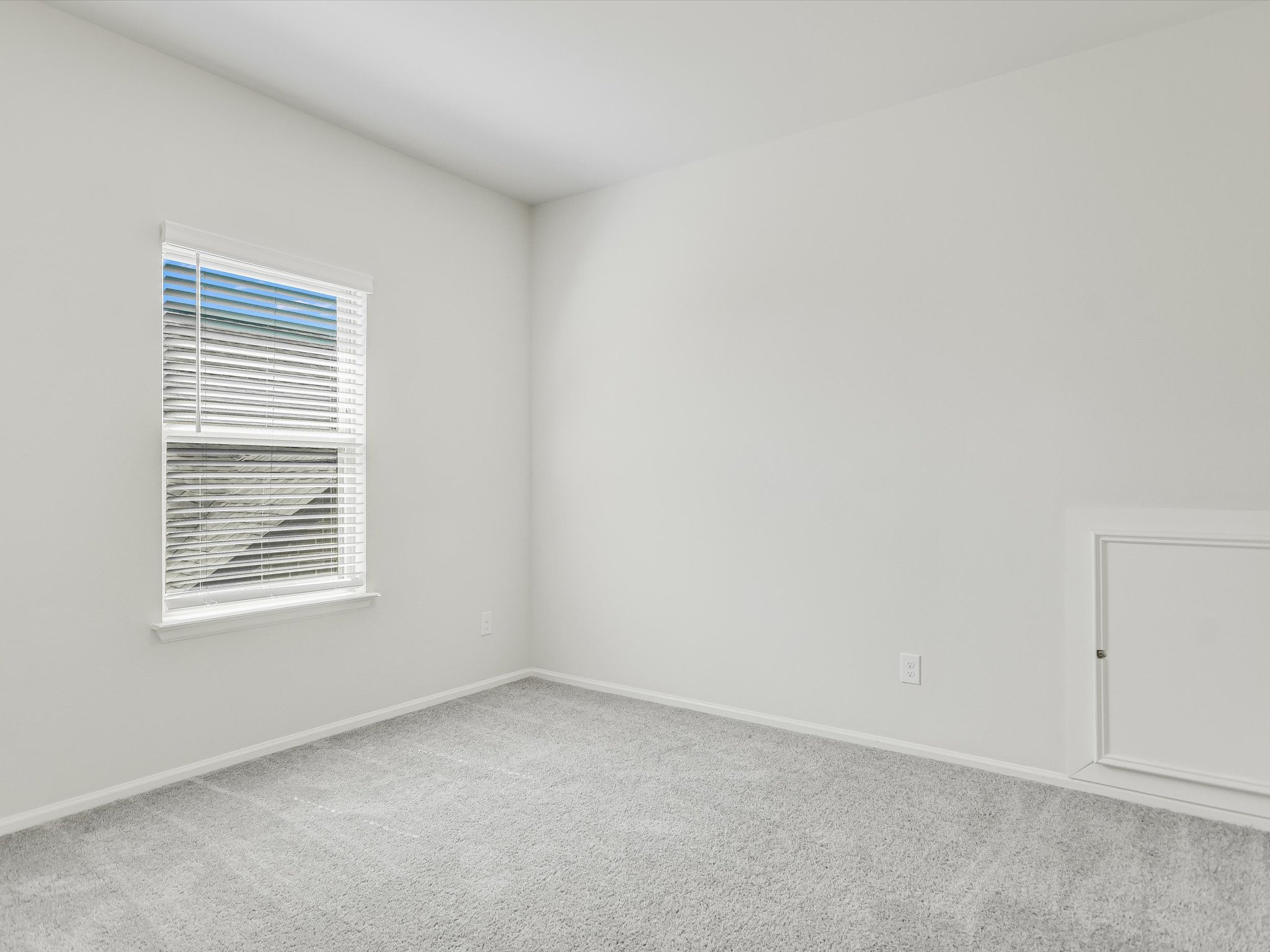 396 Cold Riv Run Kyle, TX 78640 - Photo 17 of 20 an empty room with a window