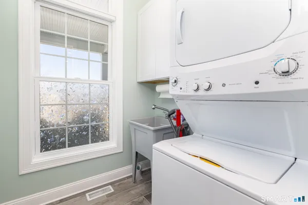 $624,900 | 4 Goldfinch Terrace, East Lyme, CT 06333
