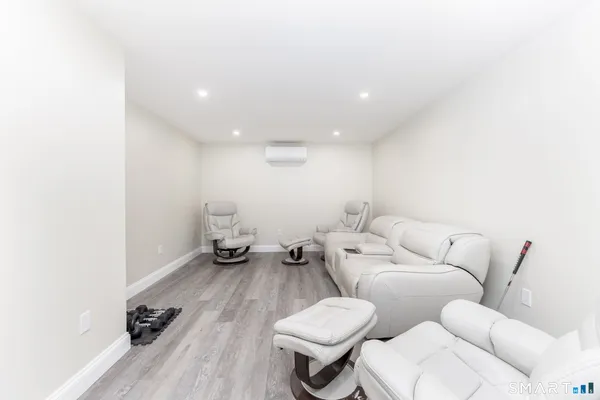 $624,900 | 4 Goldfinch Terrace, East Lyme, CT 06333