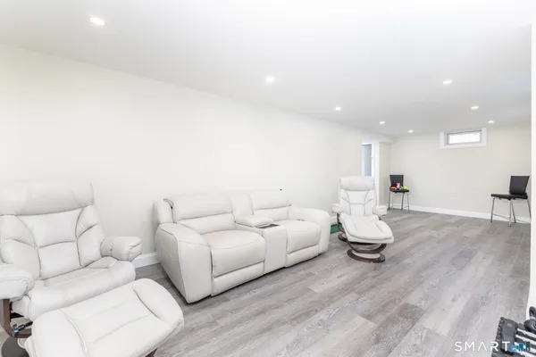 $624,900 | 4 Goldfinch Terrace, East Lyme, CT 06333