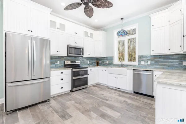 $624,900 | 4 Goldfinch Terrace, East Lyme, CT 06333