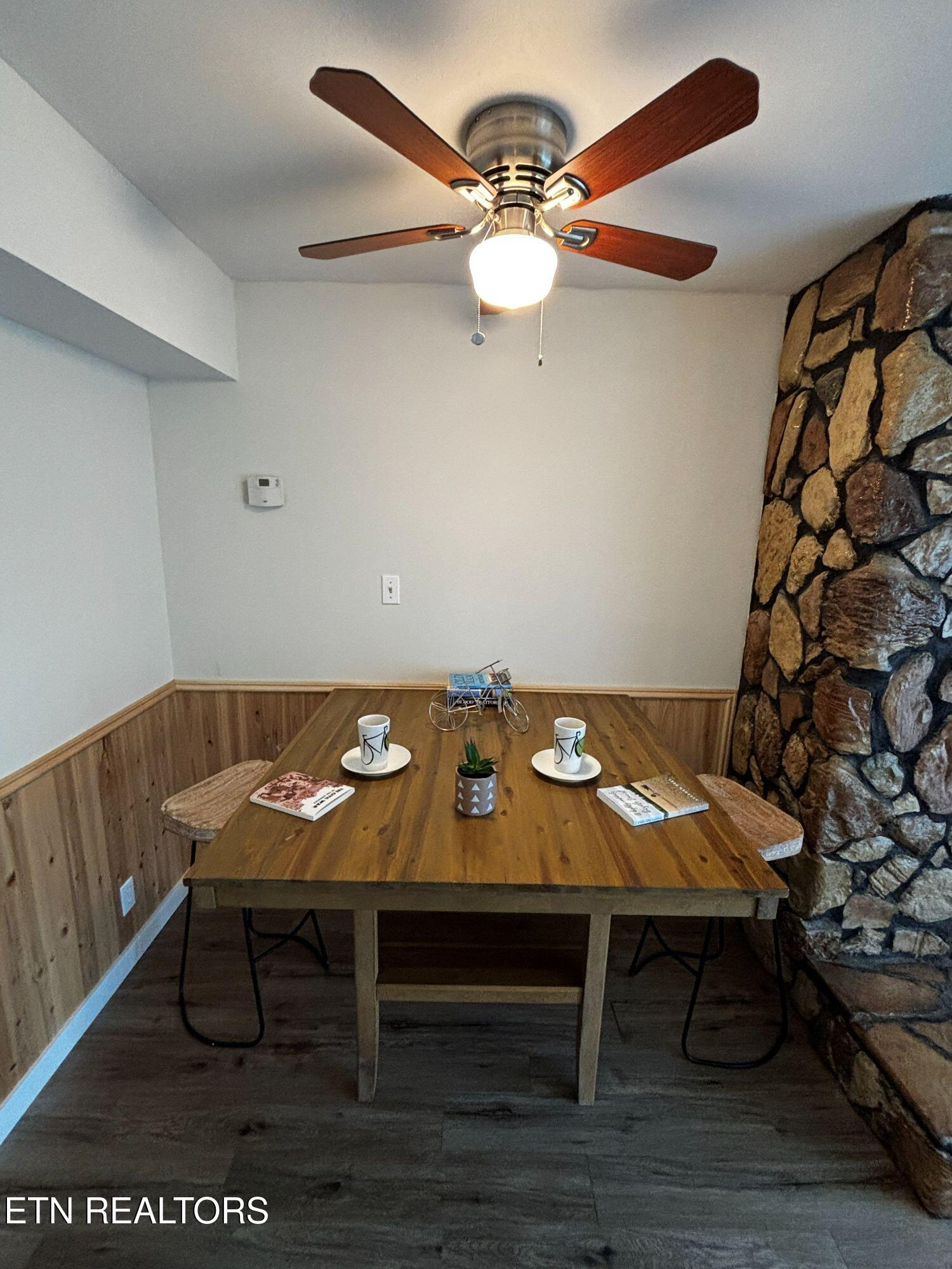1081 Cove Road, Unit 512 Sevierville, TN 37876 - Photo 9 of 27 Dine Table