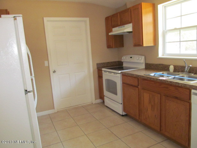 2534 Gaillardia Road Jacksonville, FL 32211 - Photo 2 of 9 kitchen