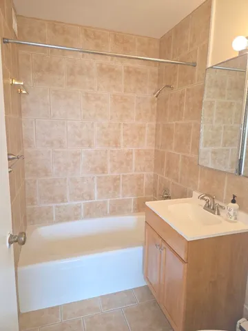 $2,500 | 5757 North Sheridan Road, Unit 20J, Chicago, IL 60660